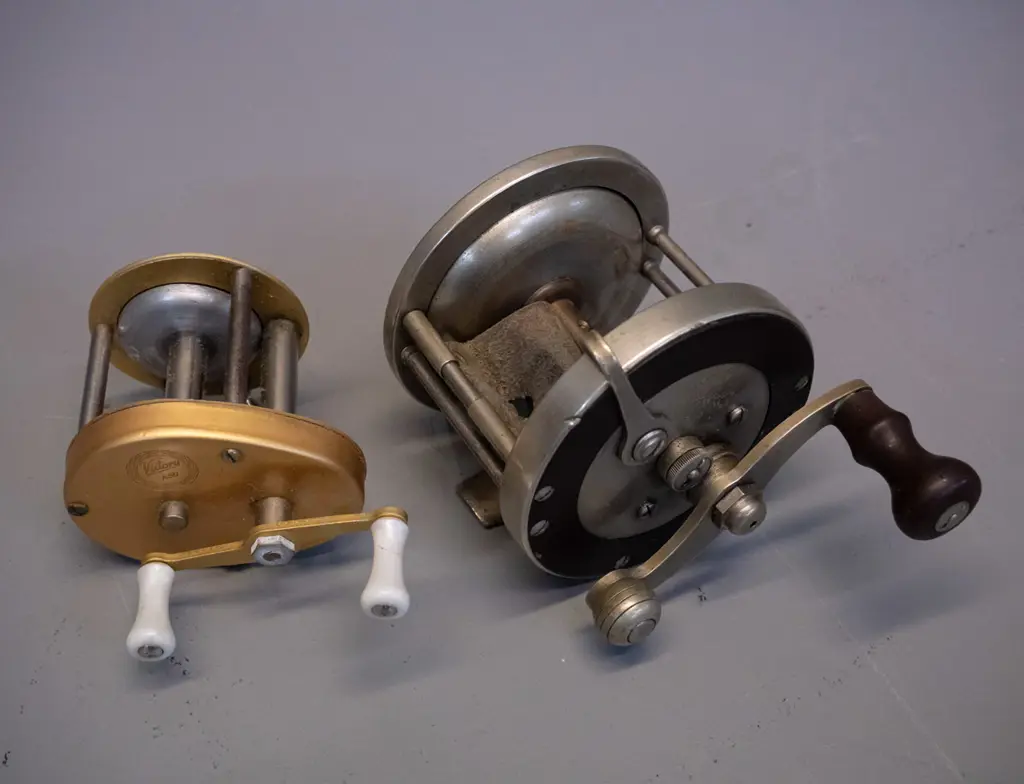 2 fishing fly reels Pflueger Oceanic USA (crack to one side panel) L-110 and Victory 850 Malmo Sweden Image 1++