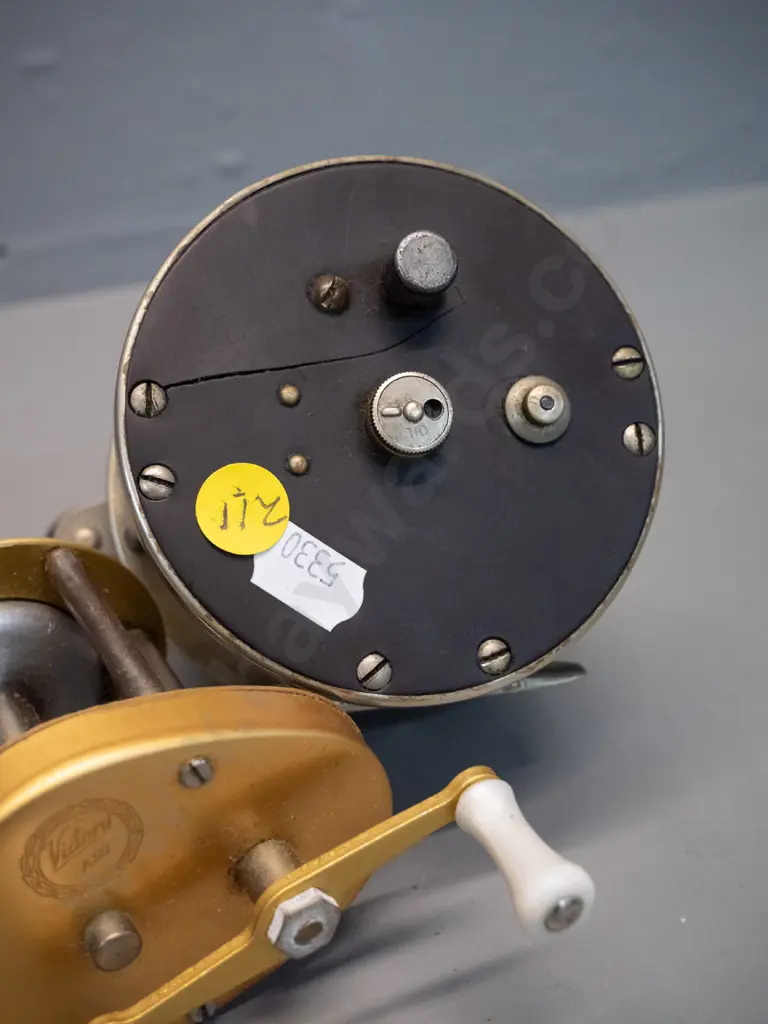 2 fishing fly reels Pflueger Oceanic USA (crack to one side panel) L-110 and Victory 850 Malmo Sweden Image 1++