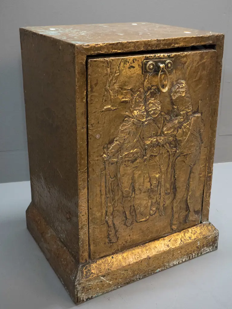 beaten relief soldier pattern brass over timber coal bin with tin liner H-530 W-330 D-310 Image 1++