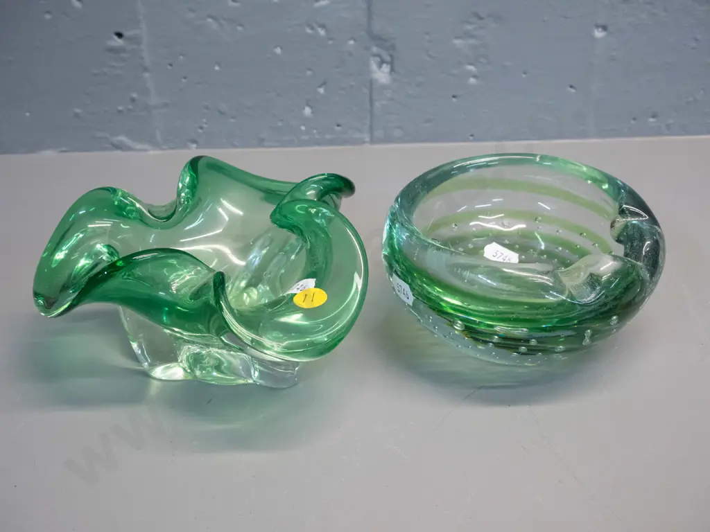2 heavy art glass items - ashtray and frilled edge bowl H-90 D-160 Image 1++