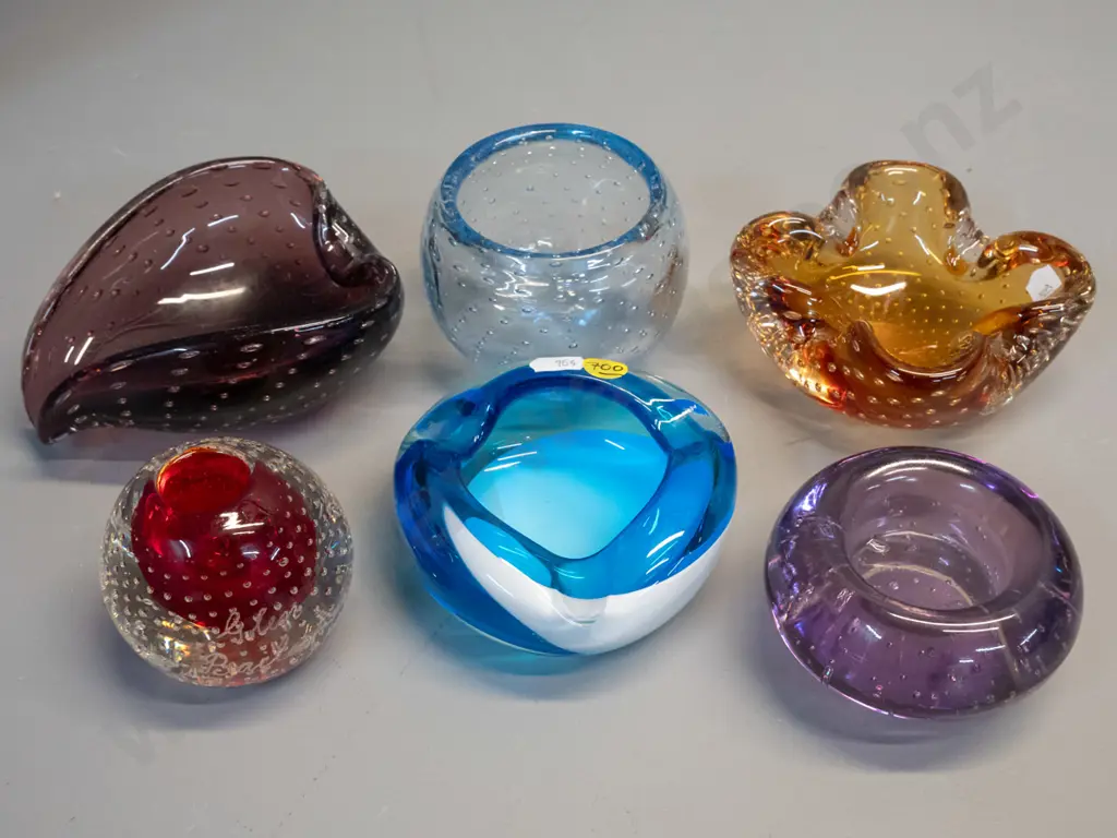 6 assorted small art glass items - 2 ashtrays, 3 bowls, candle holder/vase with inscribed name. Leaf shape bowl H60 L135 Image 1++