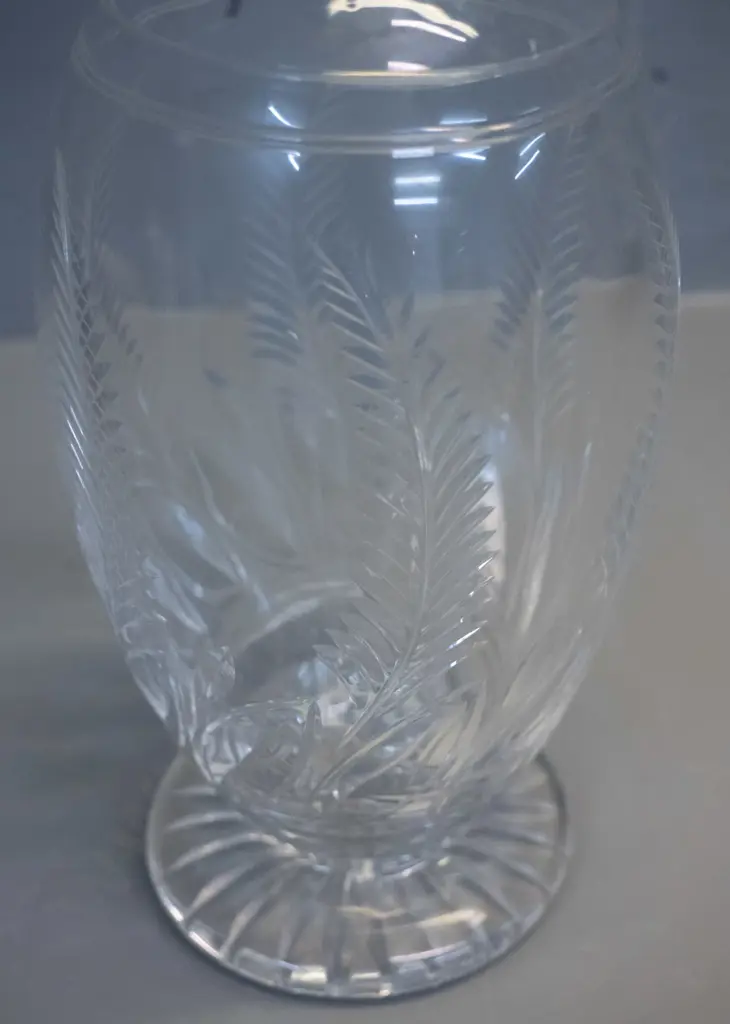 Stuart cut crystal footed stoppered decanter H-320 Image 1++