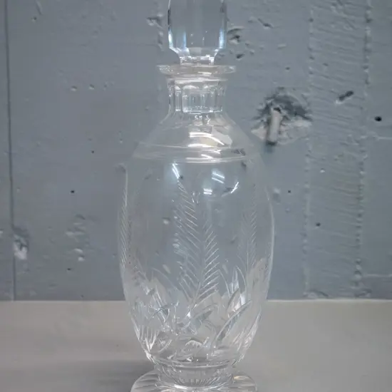 Stuart cut crystal footed stoppered decanter H-320