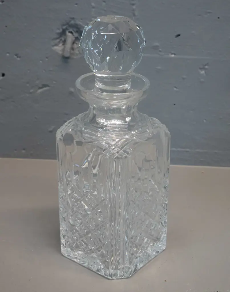heavy cut crystal stoppered decanter H-275 Image 1++