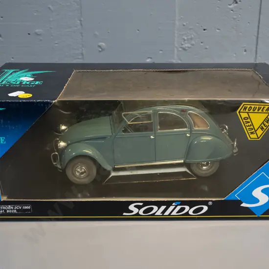 Solido 'Prestige' 1:17 scale die-cast 1966 Citroen 2CV in original box