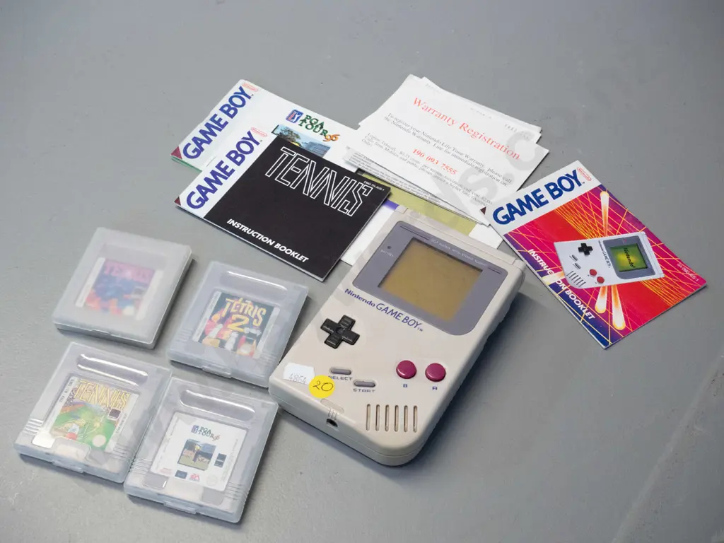 Nintendo Game Boy with 5 game cartridges, Model GMG-01, 1989 - not tested Image 1++