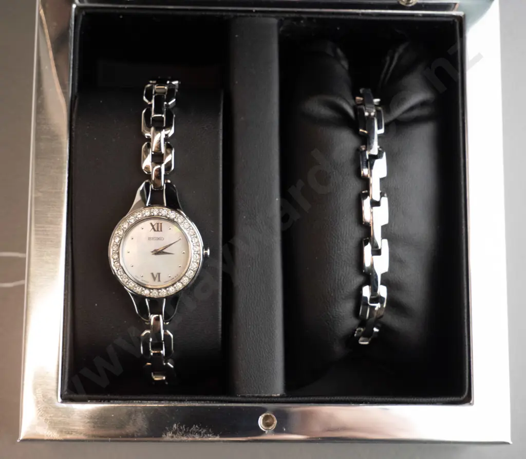 ladies Seiko watch with mother of pearl face and matching bracelet Image 1++