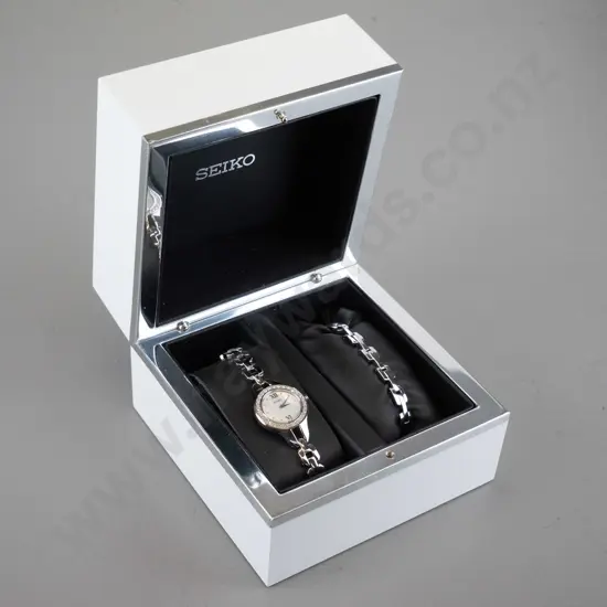 ladies Seiko watch with mother of pearl face and matching bracelet