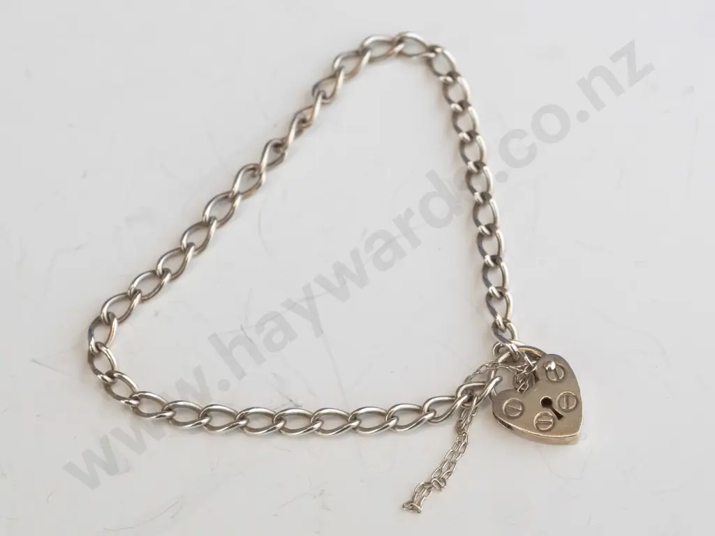 silver bracelet with heart clasp stamped 925 Image 1++