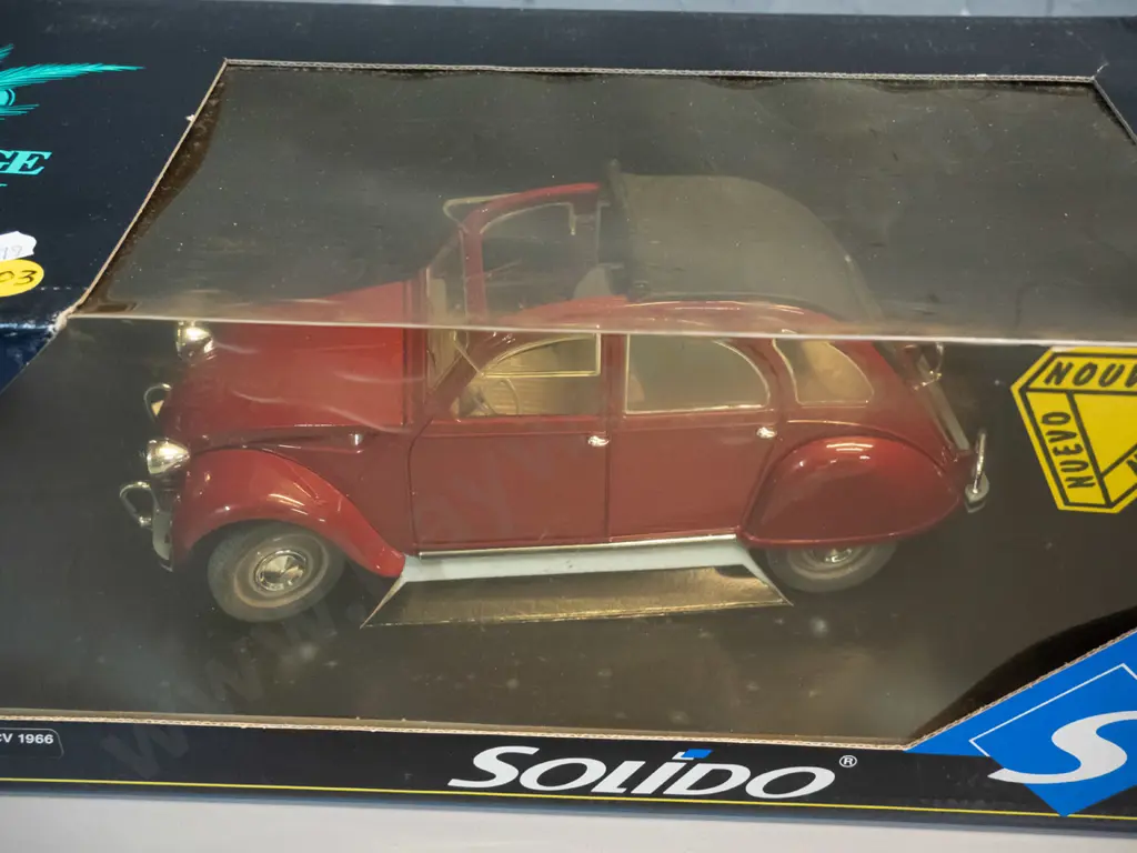 Solido 'Prestige' 1:17 scale die-cast 1966 Citroen 2CV in original box Image 1++