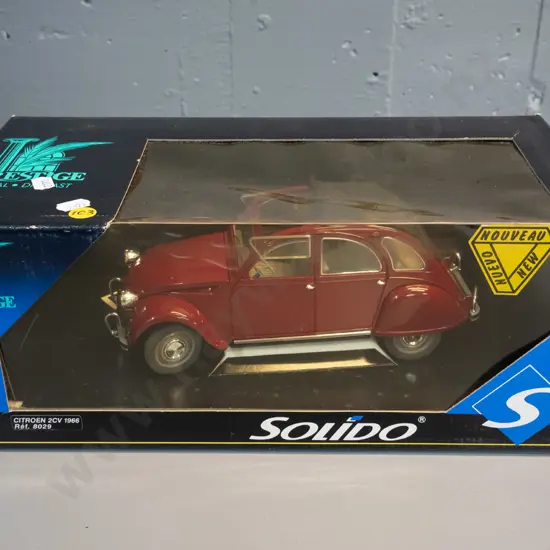 Solido 'Prestige' 1:17 scale die-cast 1966 Citroen 2CV in original box