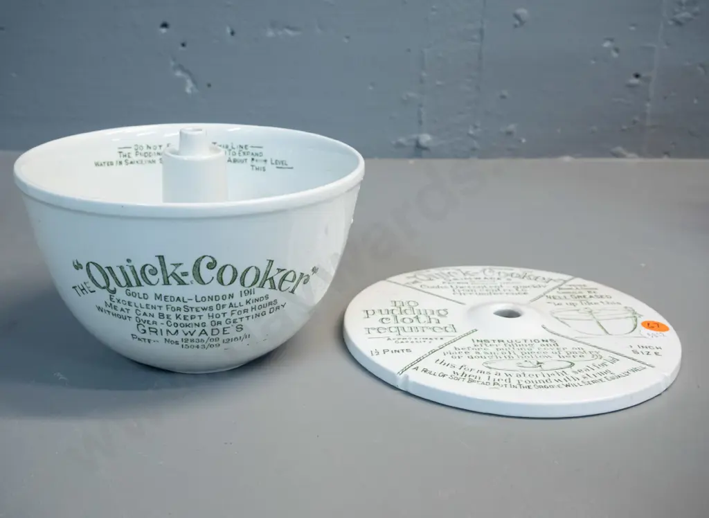 vintage Grimwades Quick Cooker covered baking dish - crack and chip to lid H-100 D-180 Image 1++