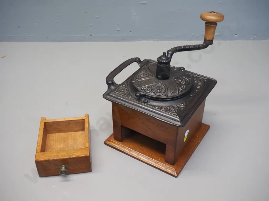oak cased coffee grinder with sliding metal cap, timber knob on handle, brass knob on drawer H-220 Base 170 x 170 Image 1++