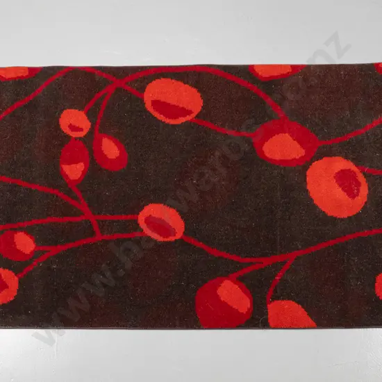 small piece of Feltex NZ wool carpet with bound edges - abstract flower or berry pattern L-1190 W-695