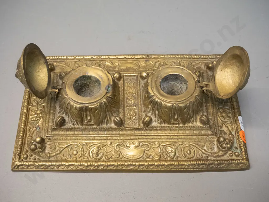 vintage cast brass double inkwell H-70 W-235 D-140 Image 1++