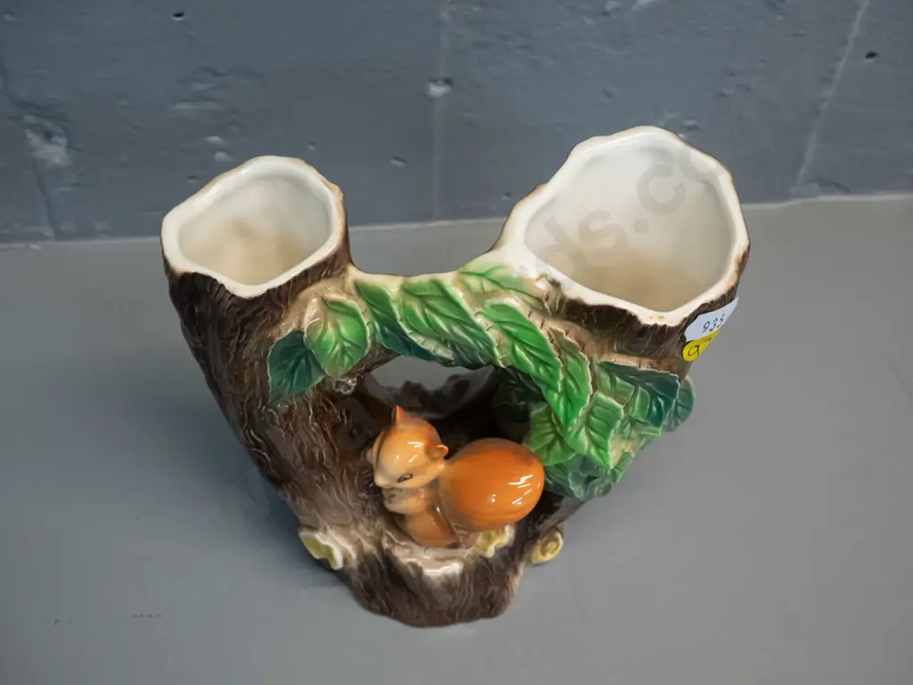 Hornsea tree stump and squirrel double opening vase H-155 W-160 Image 1++