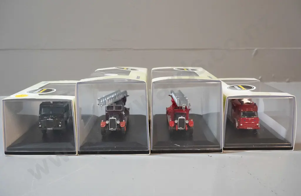 4 boxed Oxford Commercials die-cast model fire engines Image 1++
