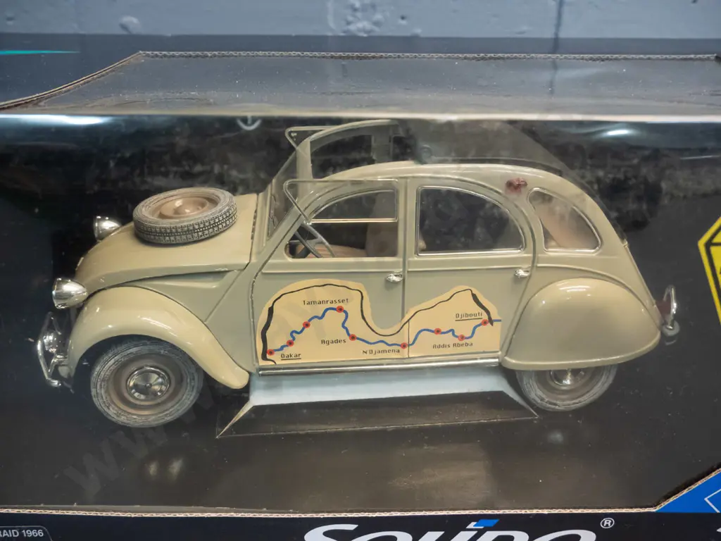 Solido 'Prestige' 1:17 scale die-cast 1966 Citroen 2CV "Raid" in original box Image 1++