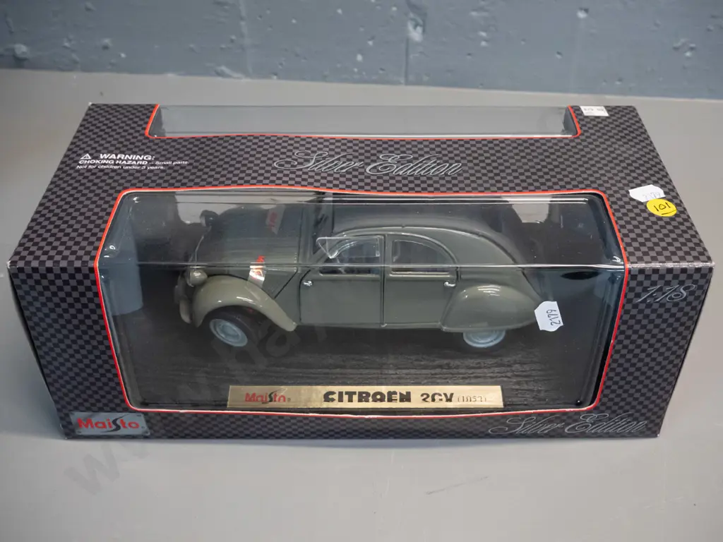 Maisto 'Silver Edition' 1:18 scale die-cast 1952 Citroen 2CV in original box Image 1++