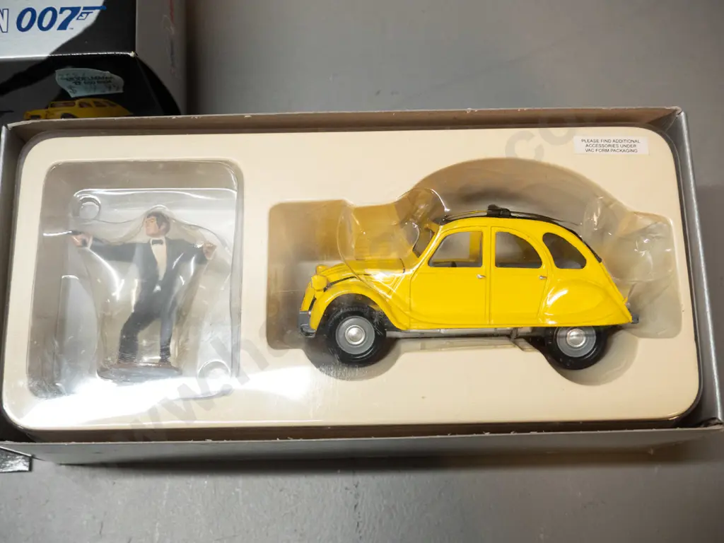 Corgi James Bond edition 1:36 scale Citroen 2Cv in original box Image 1++