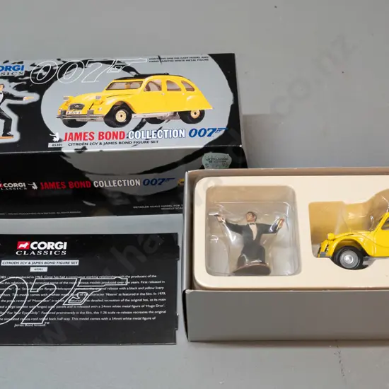 Corgi James Bond edition 1:36 scale Citroen 2Cv in original box