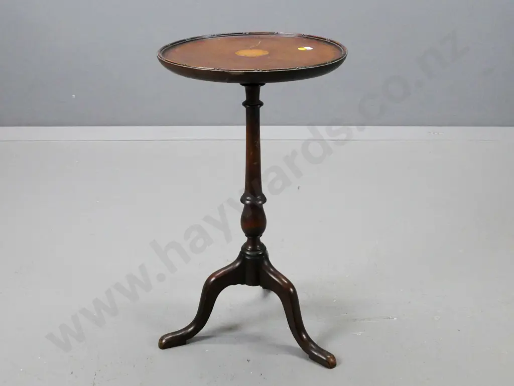 vintage mahogany wine table with dish top and inlaid round fan decoration, turned stem on 3 sweeping legs - scratch to Image 1++