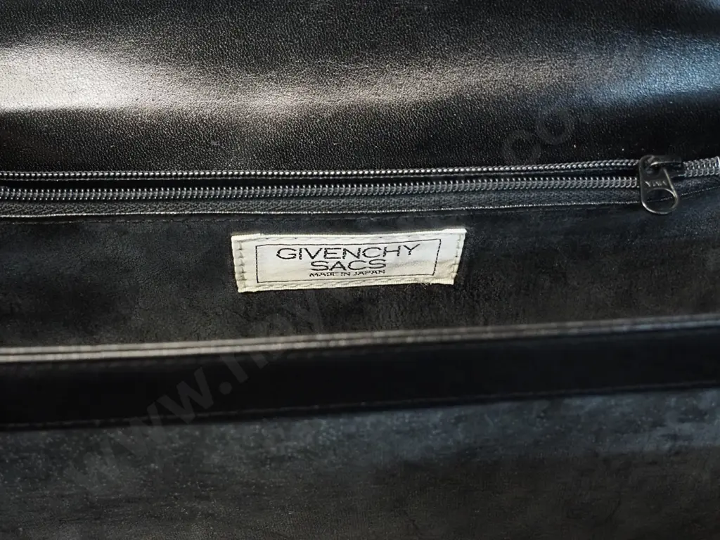 vintage Givenchy Sacs handbag, made in Japan, light wear and scratches H160 W280 NOT AUTHENTICATED Image 1++
