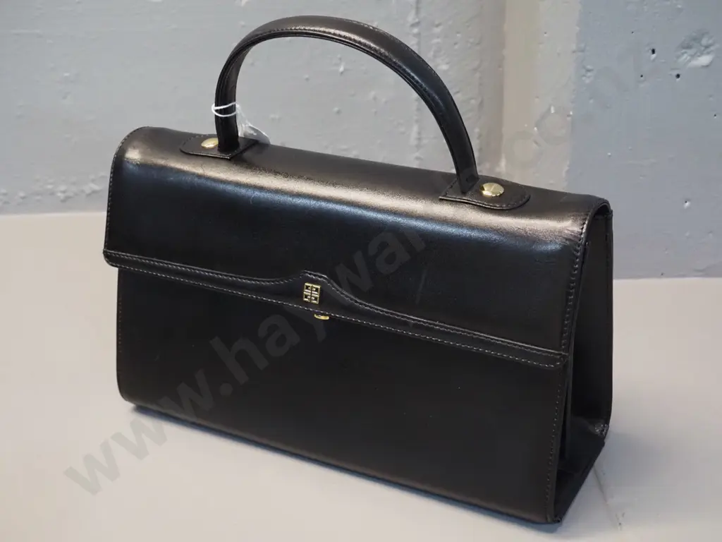 vintage Givenchy Sacs handbag, made in Japan, light wear and scratches H160 W280 NOT AUTHENTICATED Image 1++