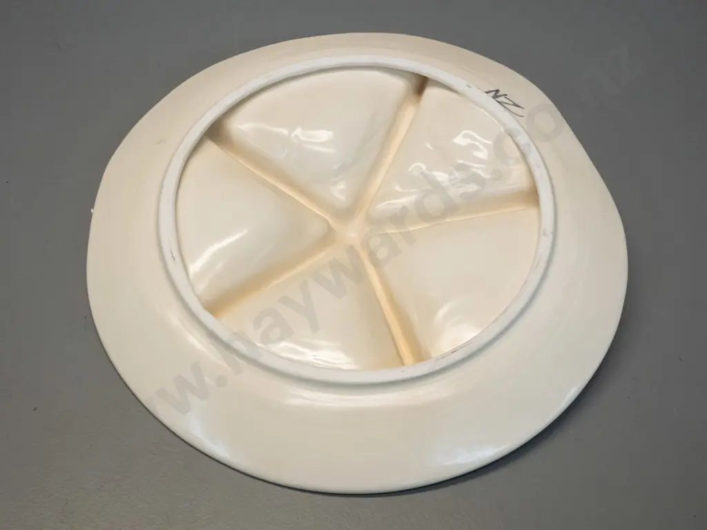 Studio Ceramics NZ sea-star motif segmented dish - marked NZ on base, some crazing D-325 Image 1++