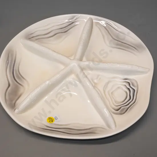 Studio Ceramics NZ sea-star motif segmented dish - marked NZ on base, some crazing D-325