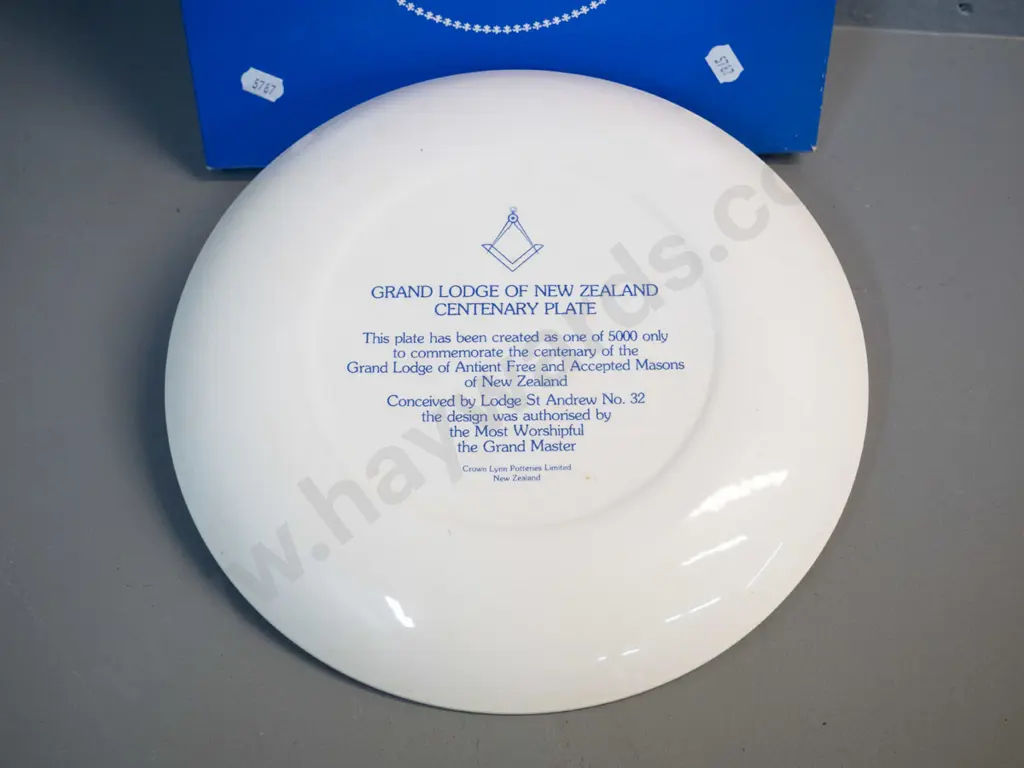 Crown Lynn 1990 New Zealand Masonic Lodge commemorative plate in original box D-280 Image 1++