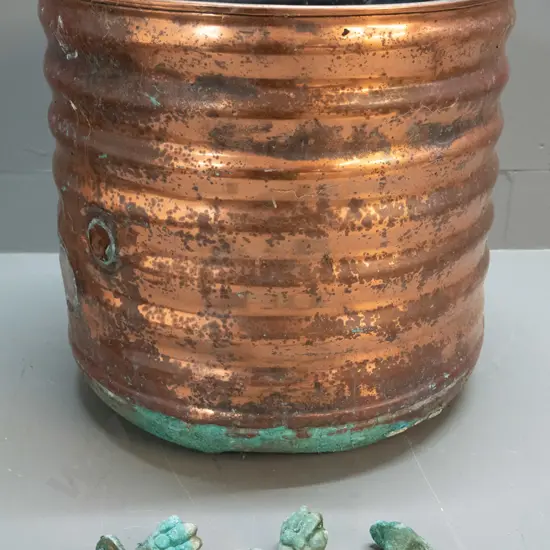 ribbed copper wood bin with 3 detached cast brass feet inside - verdigris and some dents, H-370 D-380