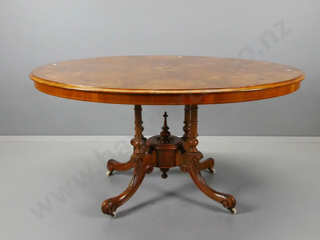 Victorian walnut tilt-top oval loo table with inlaid stringing and foliate decoration on top, 4-point cathedral base, Image 1++