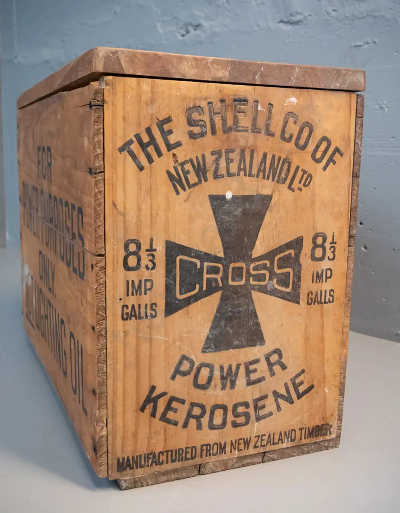 timber Shell Co. of NZ "Cross" brand kerosene crate - top may have been added later, has screws and filled holes H390 Image 1++