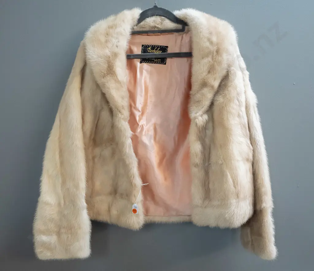 short fur jacket with Berkely Fur / House of Mink Burwood label Image 1++