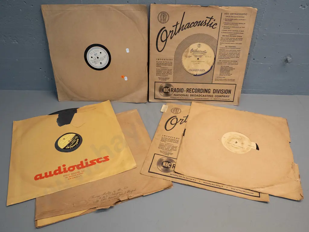 6 vintage 1940s large 33.3 RPM records - radio transcriptions including HMS PInafore, NBC American familiar music etc. - Image 1++