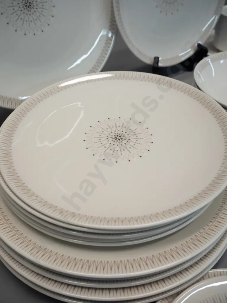 retro Royal Doulton "Morning Star" 6 place dinner set Image 1++