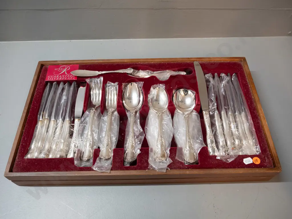Rodd Camillle 6-place cutlery set in timber half case Image 1++