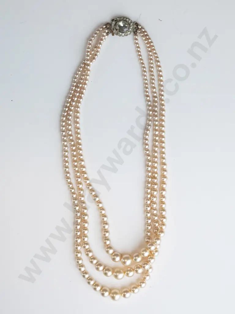 3 strand pearl necklace Image 1++