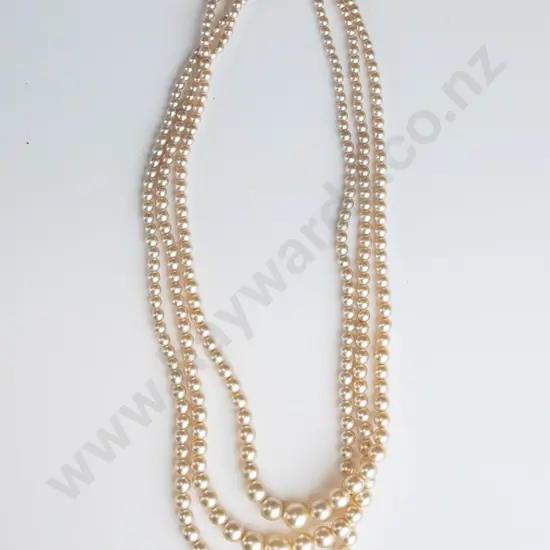 3 strand pearl necklace