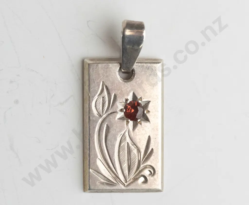 silver ingot with garnet stamped 925 no chain Image 1++
