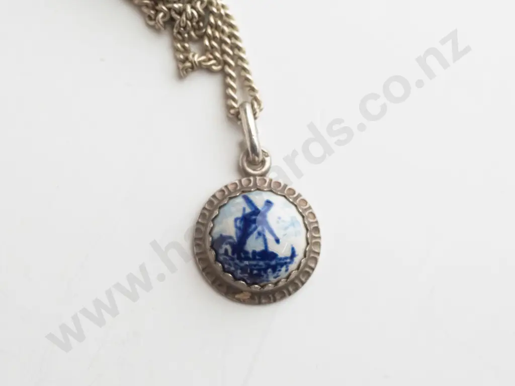 silver Dutch windmill scene necklace chain stamped 925 Image 1++