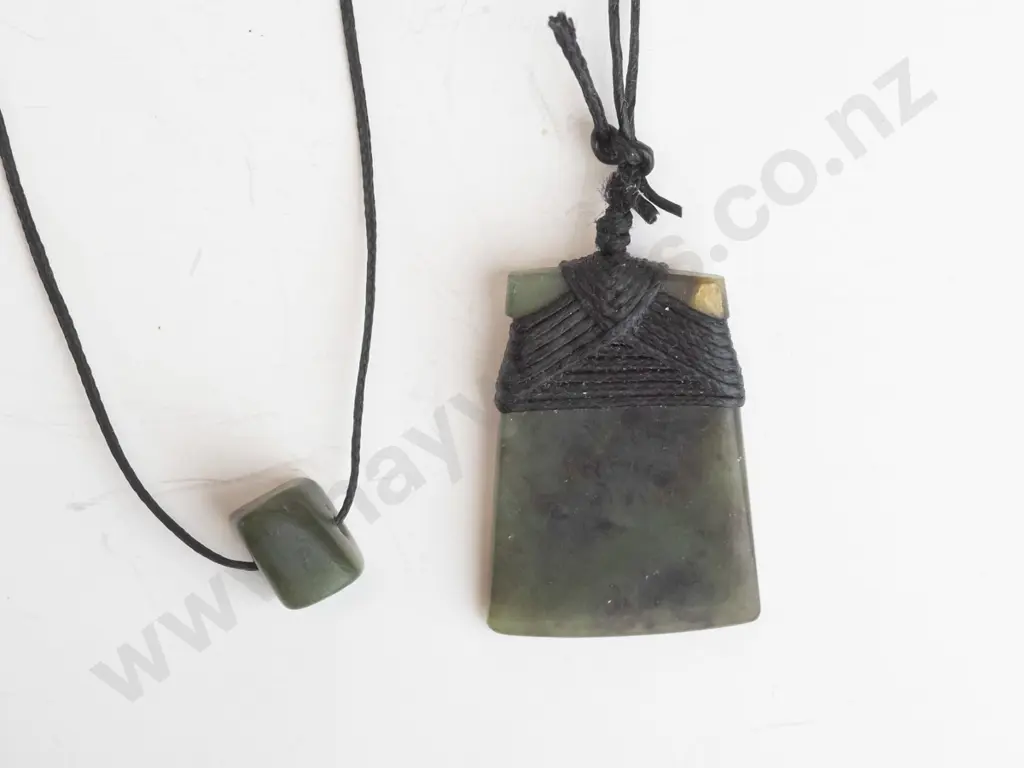 greenstone pendant on leather strand Image 1++