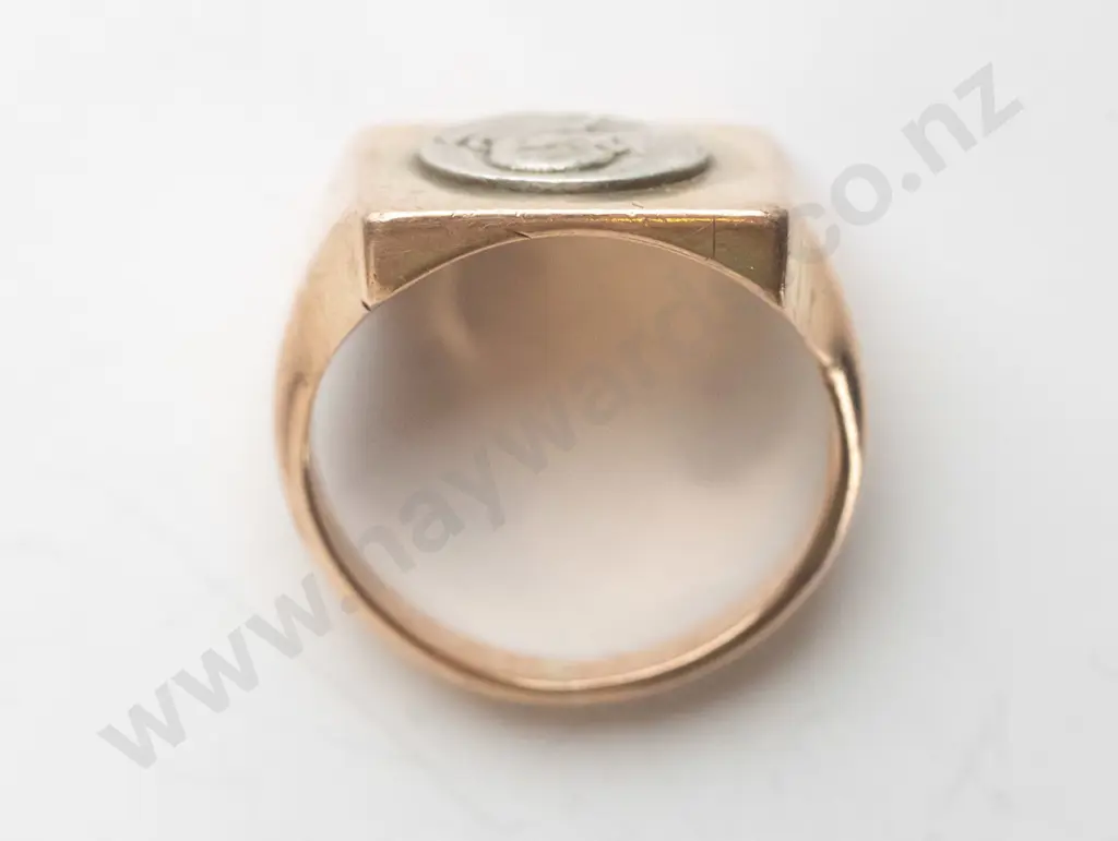 gents signet ring stamped 9ct Image 1++