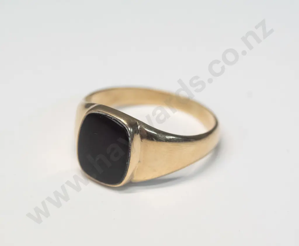 9ct gents signet ring with black stone - weight 6g  stamped Image 1++