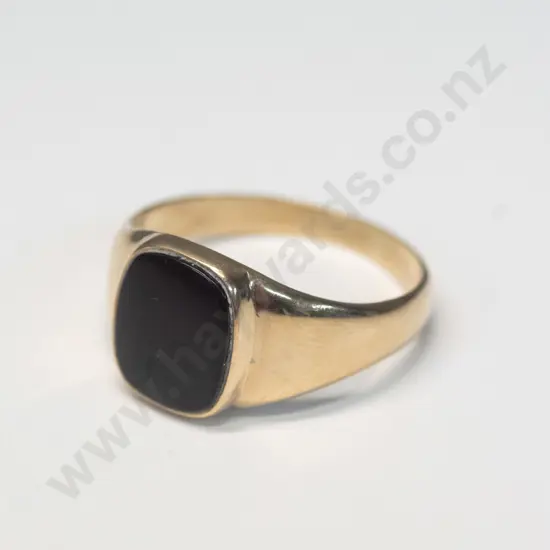 9ct gents signet ring with black stone - weight 6g  stamped