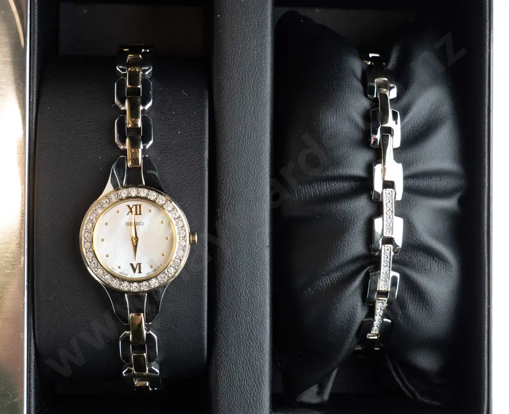 ladies Seiko watch with mother of pearl face and matching bracelet Image 1++