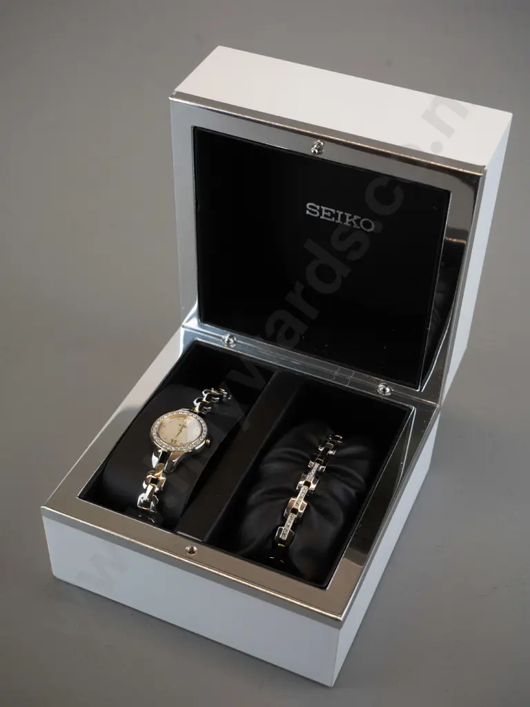ladies Seiko watch with mother of pearl face and matching bracelet Image 1++