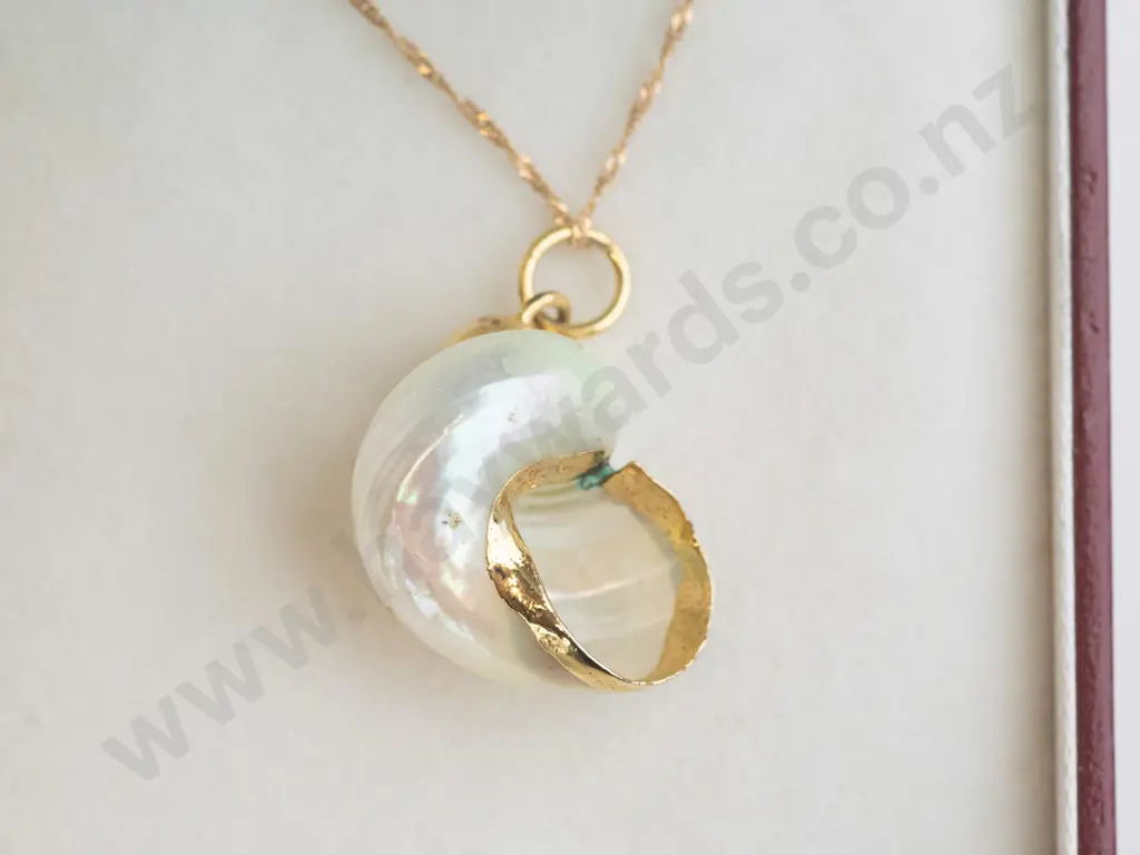 shell necklace chain stamped 375 Image 1++
