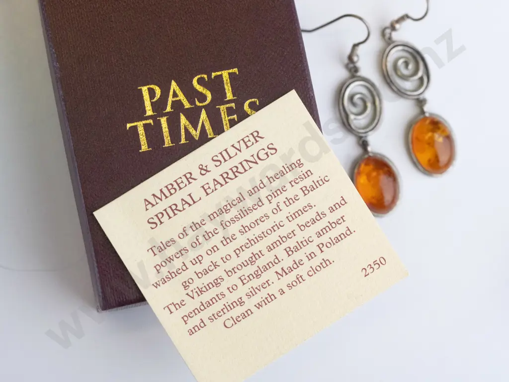 2 pairs of earrings Image 1++
